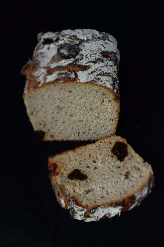 Chleb ze śliwką na zakwasie