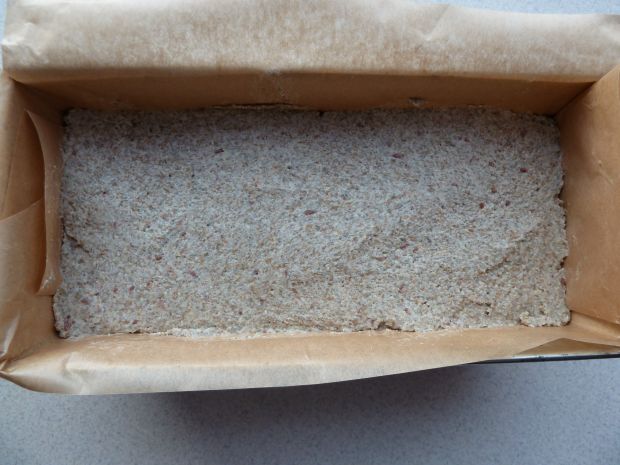 Chleb żytni razowy z siemieniem lnianym (szybki)
