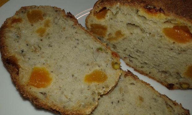 Chlebek morelowo - pistacjowy na mące chlebowej 