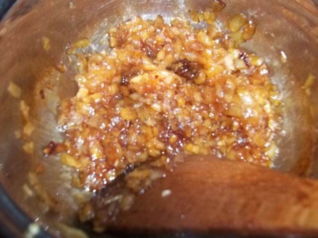 Chutney śliwkowy z karmelizowaną w miodzie cebulą