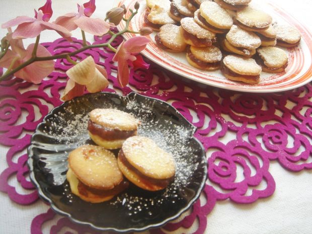 Ciasteczka maślane z marmoladą różaną