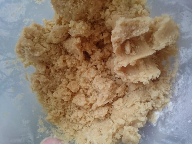 Ciasteczka z masłem orzechowym obtaczane w cukrze