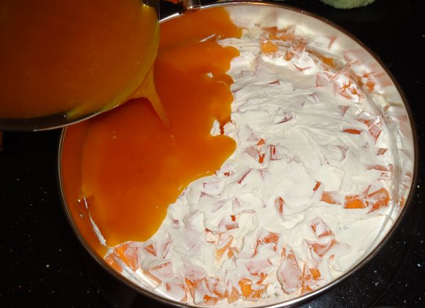Ciasto brzoskwiniowo – szpinakowe
