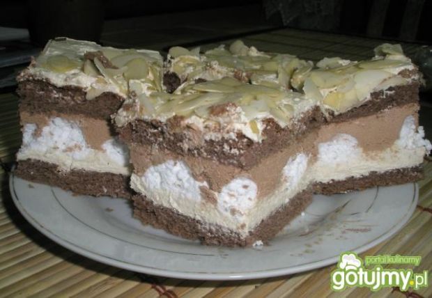 Ciasto chałwowo-czekoladowe z bezikami.
