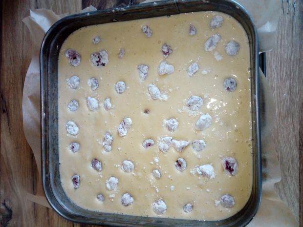 Ciasto cukiniowe z wiśniami