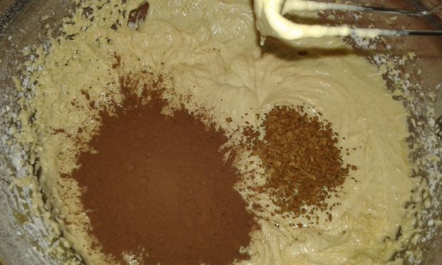Ciasto cukiniowo - rabarbarowe z czekoladą