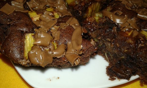 Ciasto cukiniowo - rabarbarowe z czekoladą
