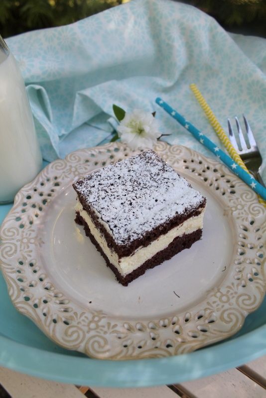 Ciasto czekoladowe z galaretką porzeczkową