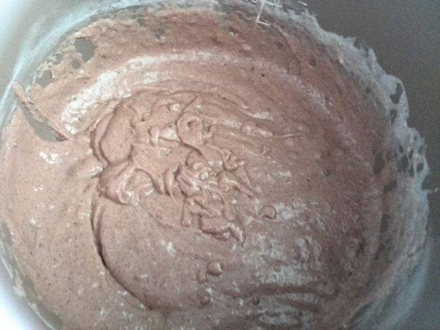 Ciasto czekoladowe z gruszkami i orzechami
