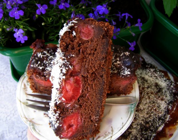Ciasto czekoladowe z truskawkami