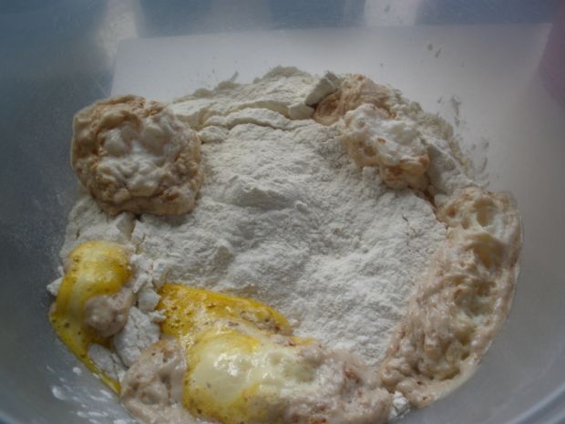 Ciasto drożdżowe z cynamonem i rabarbarem