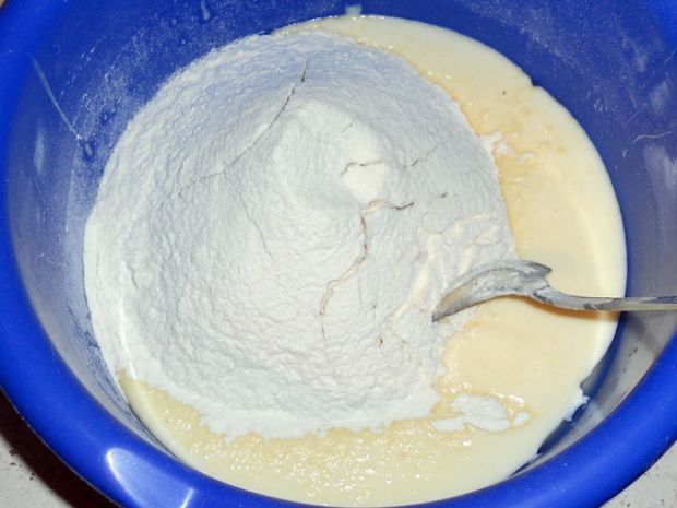 Ciasto jogurtowe z agrestem i migdałową kruszonką 