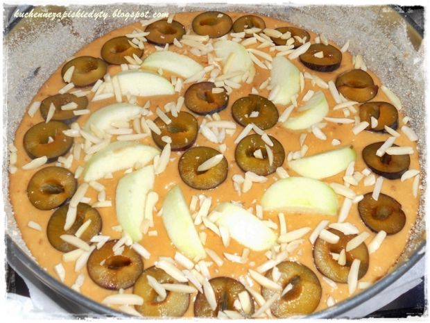 Ciasto kajmakowe ze śliwkami i jabłkami