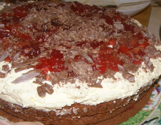 Ciasto kakaowe smacznie nadziane galaretką,kremem