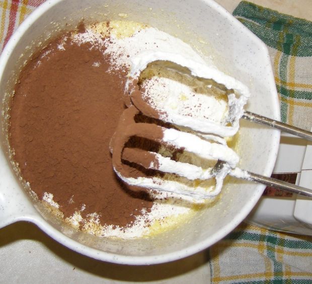 Ciasto kakaowe z kisielowymi jabłkami