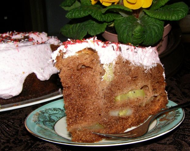 Ciasto kakaowe z owocami i galaretkową śmietaną