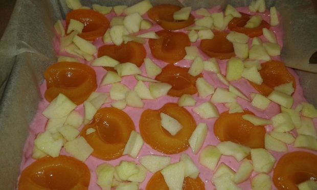 Ciasto kruche z owocami i pianką truskawkową