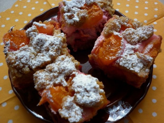 Ciasto morelowo - truskawkowo - marcepanowe