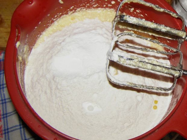 Ciasto śliwkowe z orzechową kruszonką