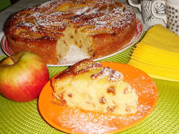 Ciasto ucierane z jabłkami i rodzynkami