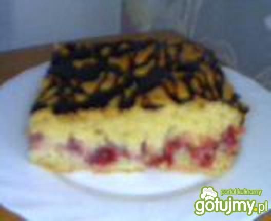 Ciasto z czerwonym agrestem i polewą
