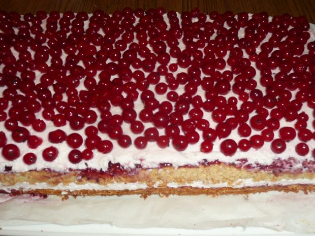 Ciasto z czerwonymi porzeczkami