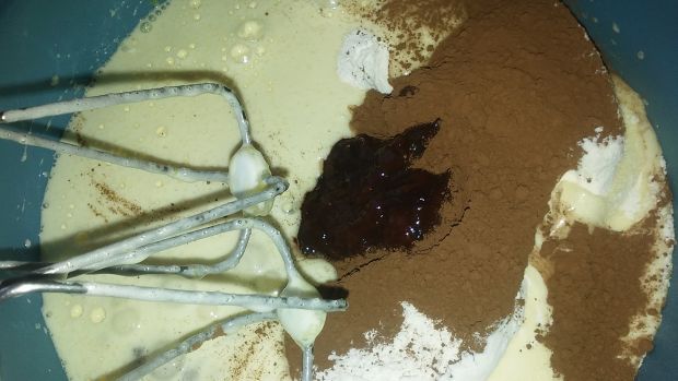 Ciasto z galaretką i bitą śmietaną