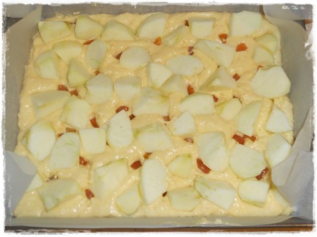 Ciasto z jabłkami, morelami i karmelową skorupką