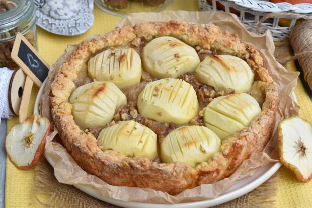 Ciasto z jabłkami, orzechami i miodem na kukurydzi