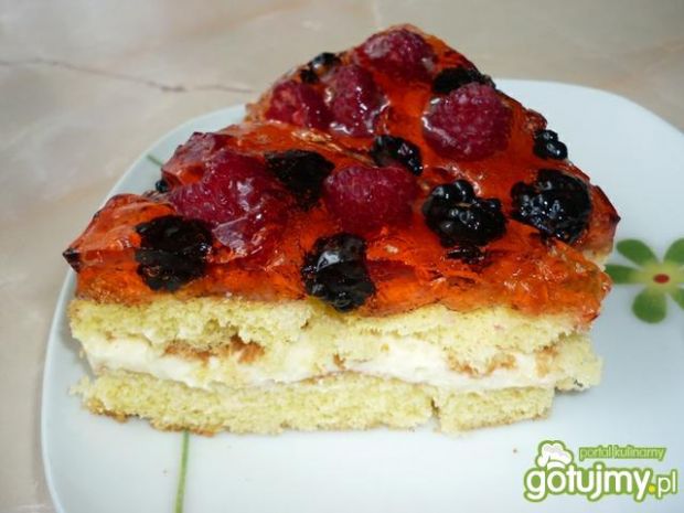Ciasto z kremem waniliowym i owocami