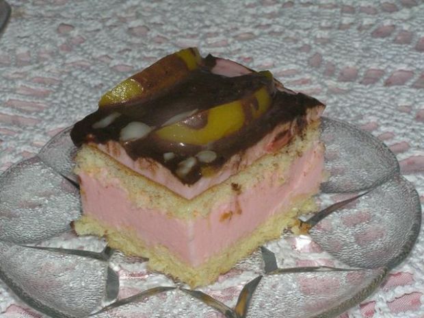 Ciasto z różową masa i brzoskwiniami
