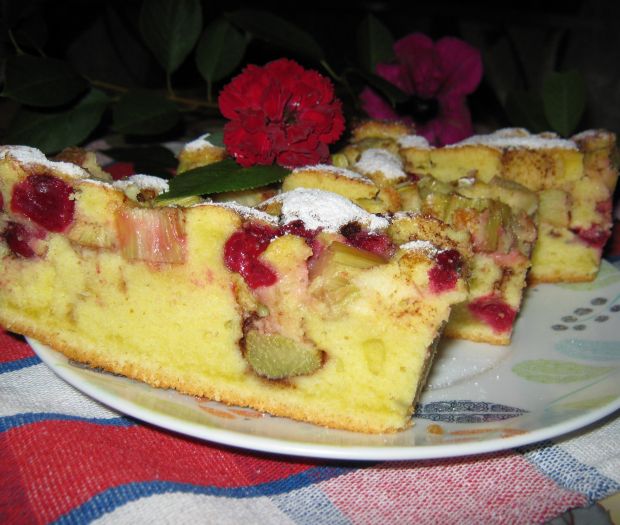 Ciasto z wiśniami i rabarbarem