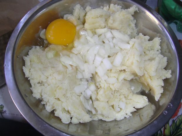 Ciasto ziemniaczane z serem i papryką