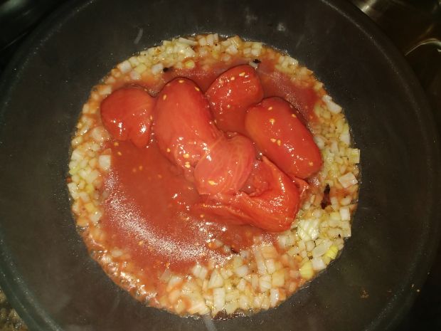 Cielęcina w sosie pomidorowym
