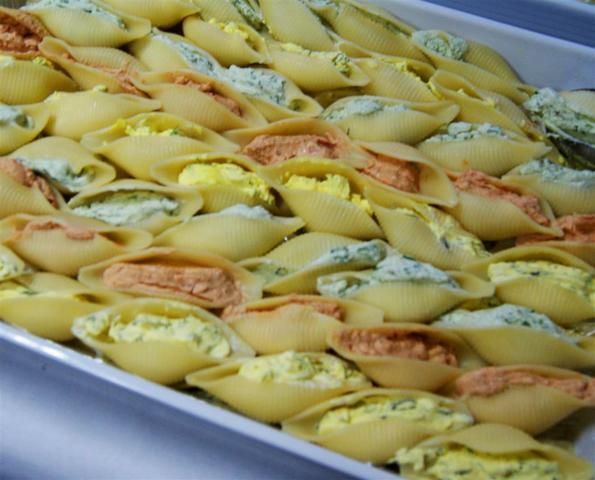 Conchiglioni faszerowane pastami serowym