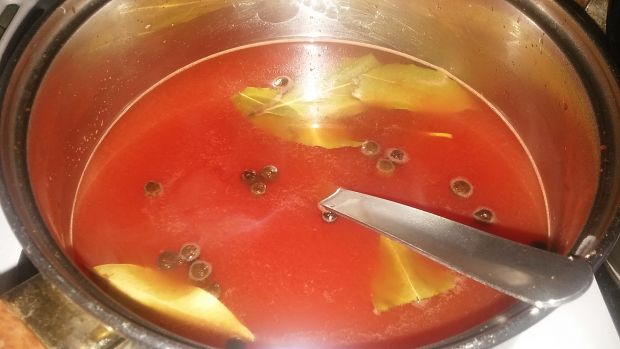Cukinia w panierce w zalewie pomidorowej