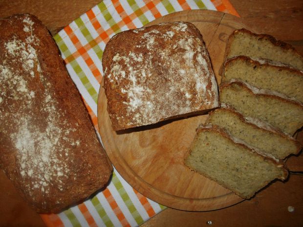 Cukiniowy chleb z pestkami i płatkami
