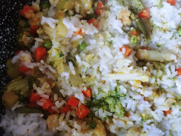 Curry z ryżem i warzywami