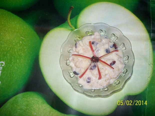 Cynamonowa owsianka z żurawiną i jabłkami