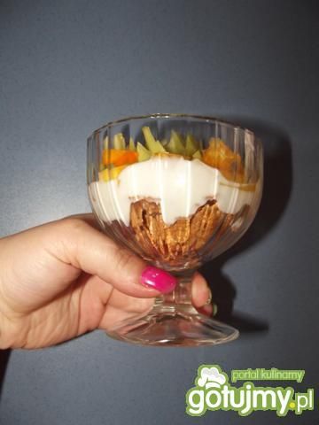 Cytrusowo-crunchowy deser z jogurtem