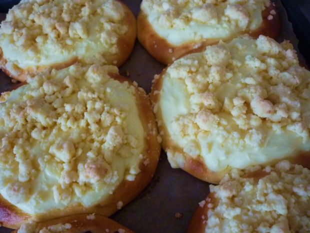 Cytrynowe drożdżówki z serem