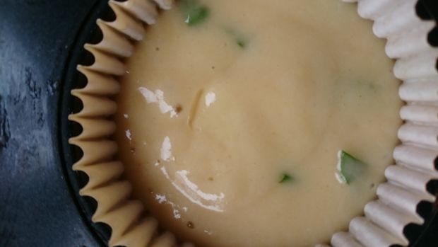 Cytrynowo-miętowe muffinki z sokiem jabłkowym