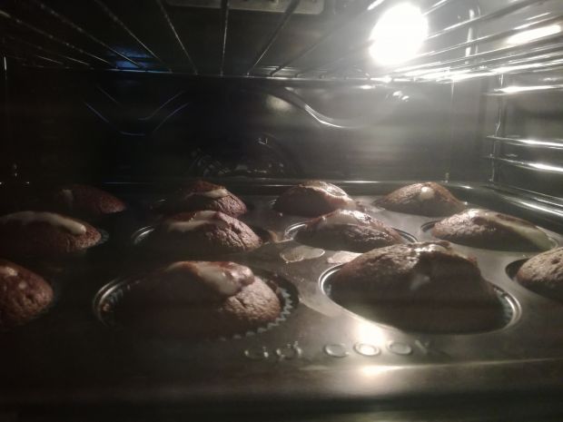 Czekoladowe babeczki muffinki z serkiem twarogowym
