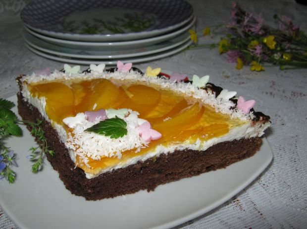 Czekoladowe ciasto z brzoskwiniami 