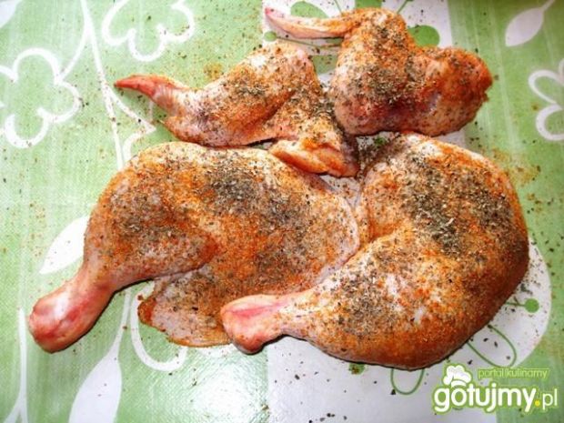 Czosnkowo-bazyliowy kurczak duszony 