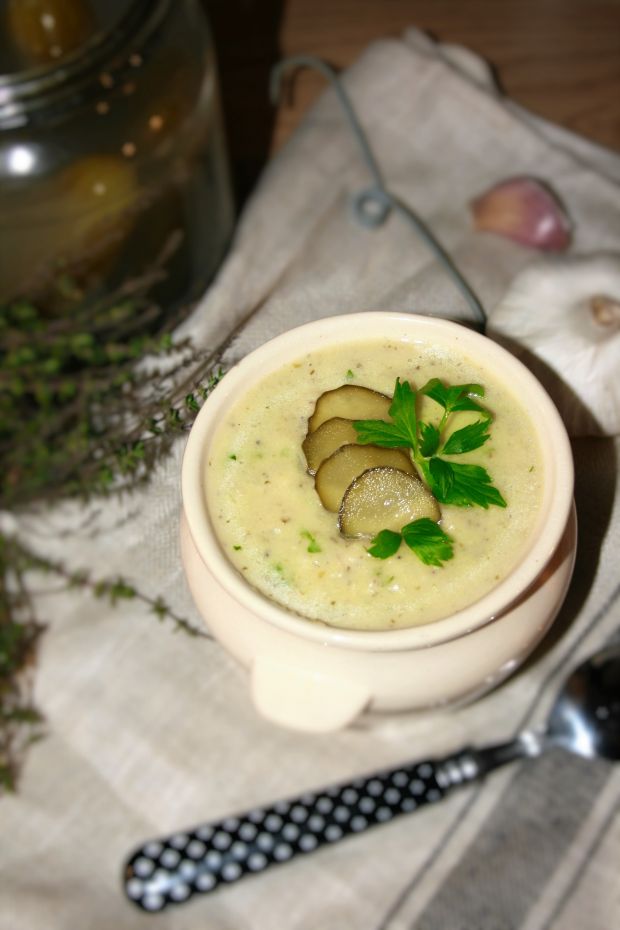 Delikatna zupa ogórkowa (na bazie białych warzyw)