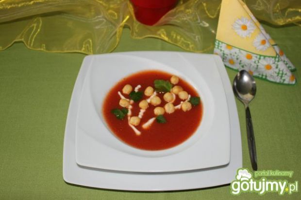 Delikatna zupa pomidorowa 