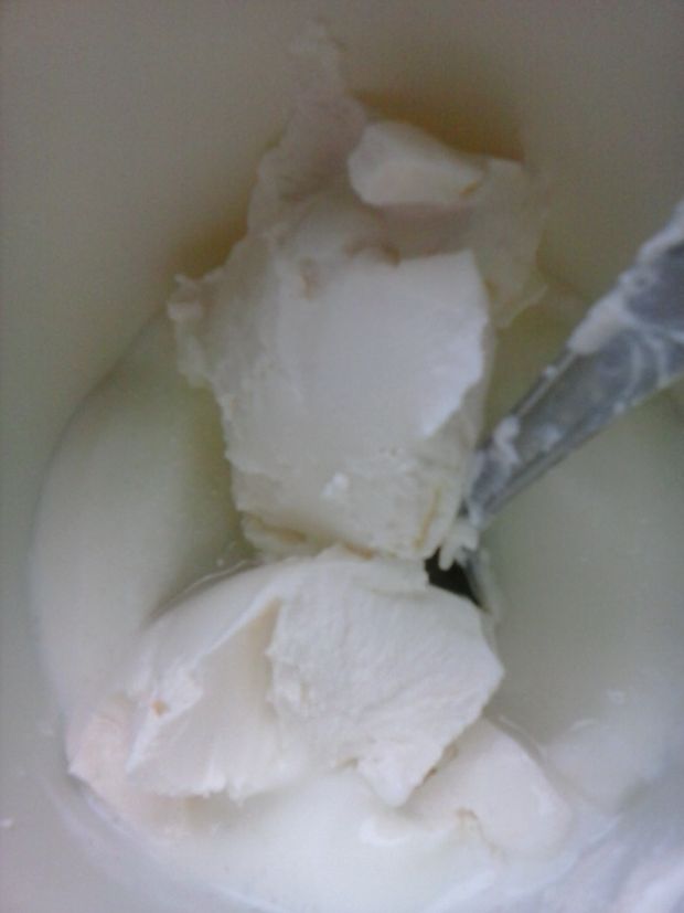 Deser jogurtowy z dżemem malinowym