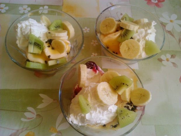 Deser lodowy z owocami