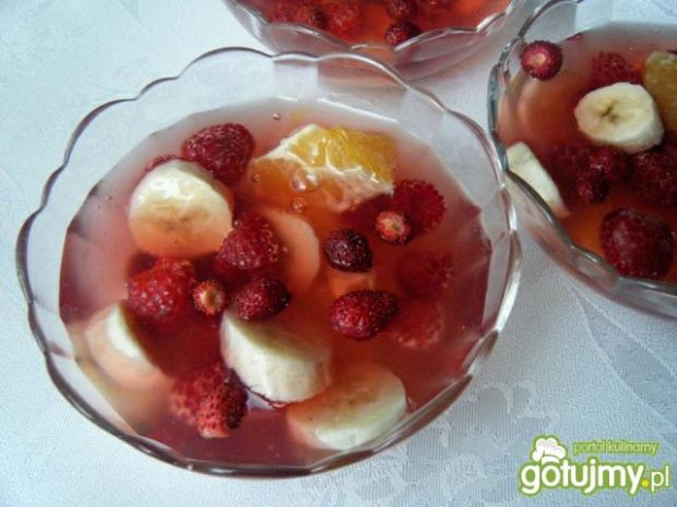 Deser owocowy z wiśniowym kisielem